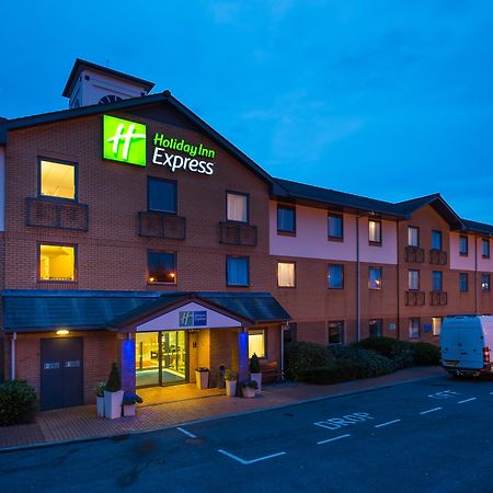 Holiday Inn Express Swansea East By Ihg Exterior photo
