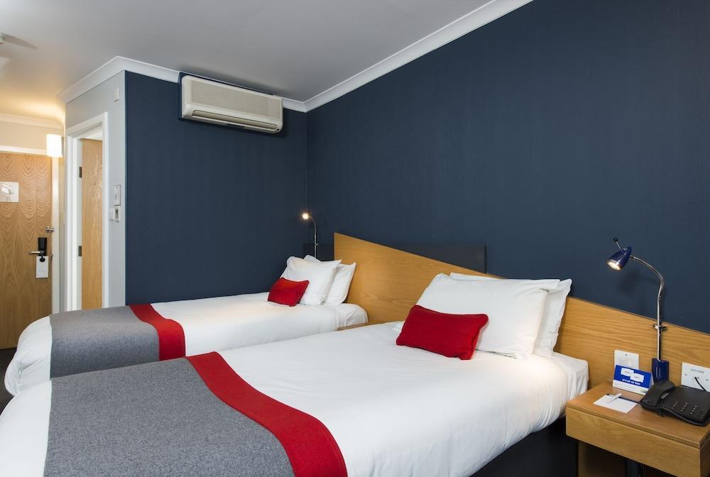 Holiday Inn Express Swansea East By Ihg Exterior photo