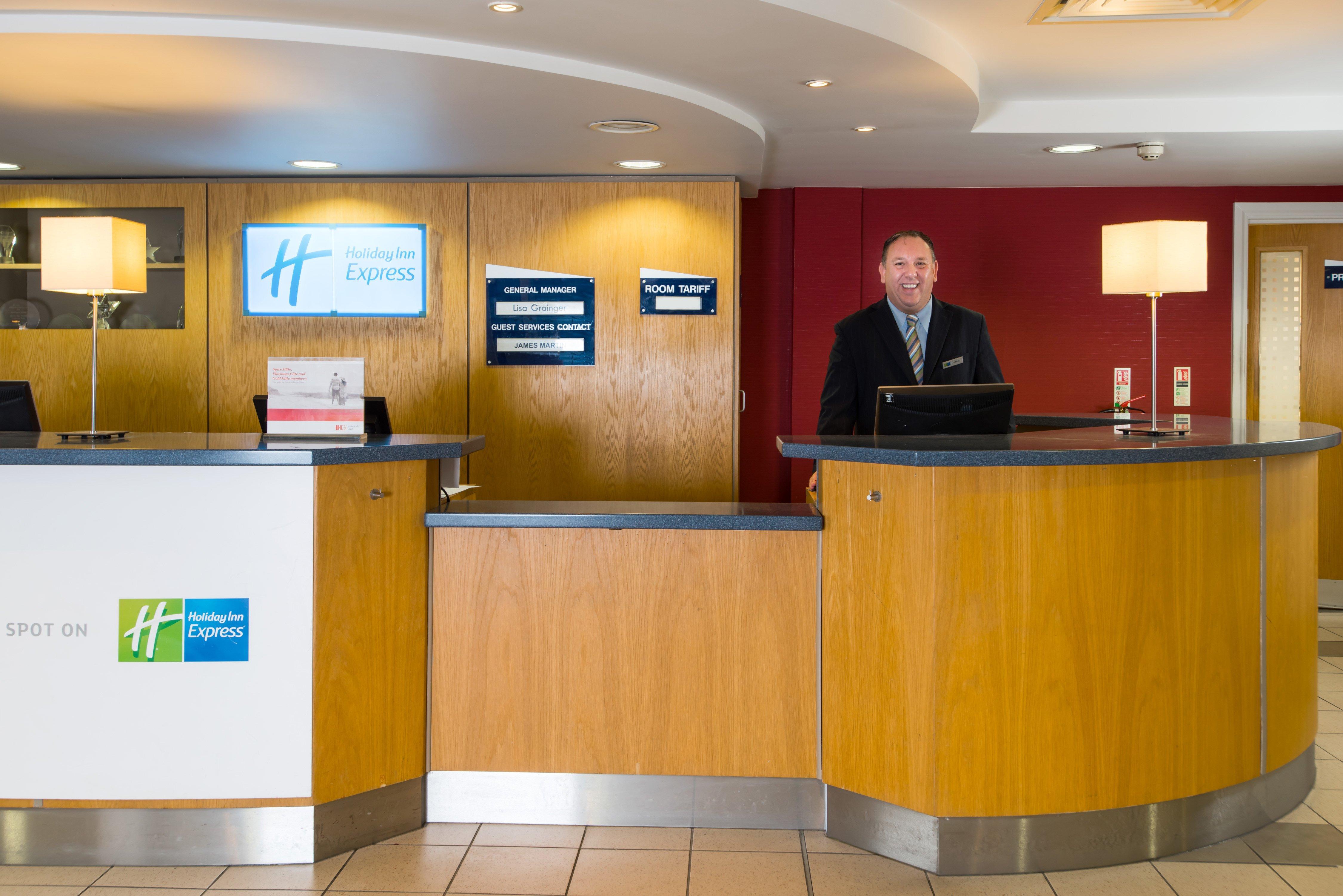 Holiday Inn Express Swansea East By Ihg Exterior photo