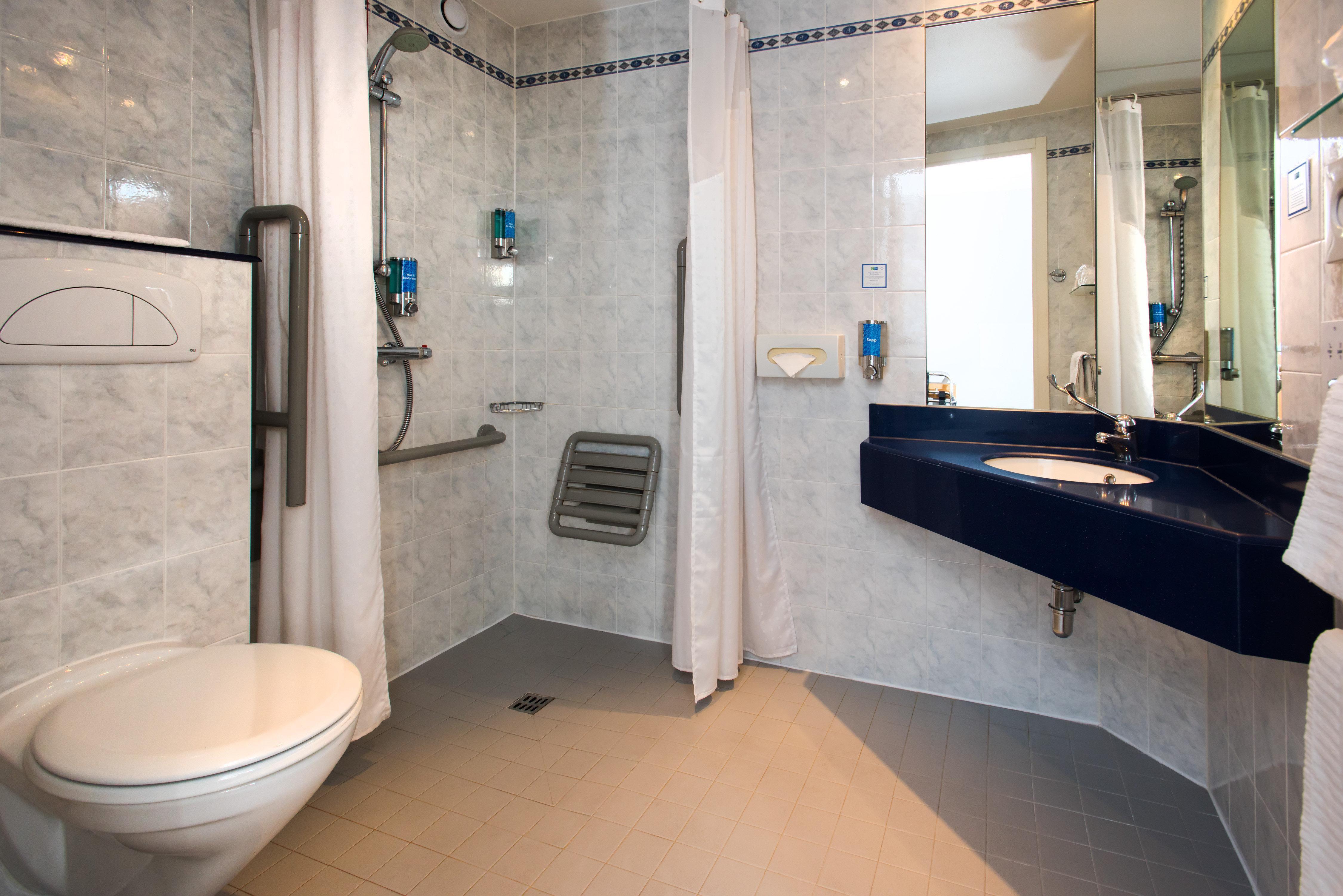 Holiday Inn Express Swansea East By Ihg Exterior photo