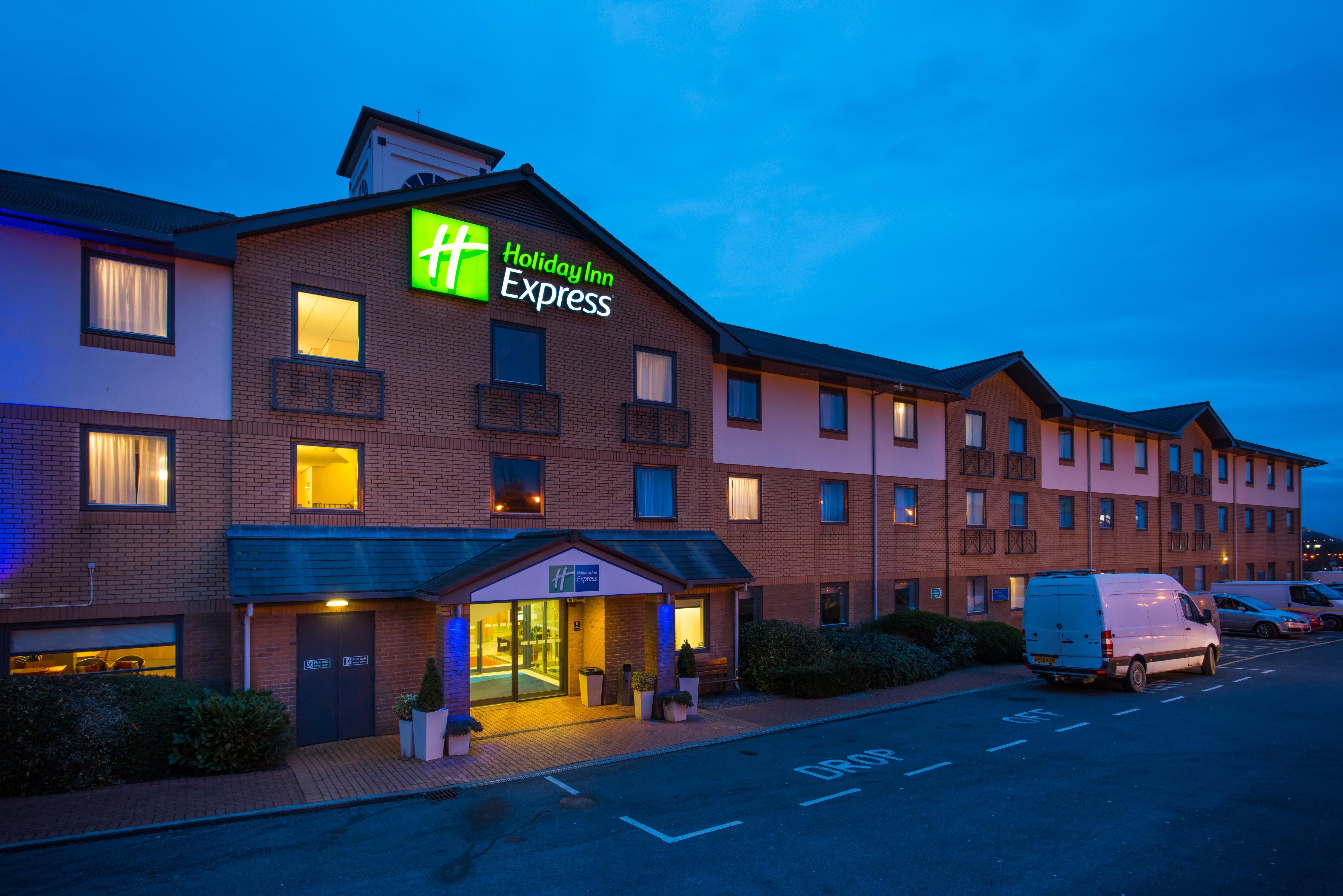 Holiday Inn Express Swansea East By Ihg Exterior photo