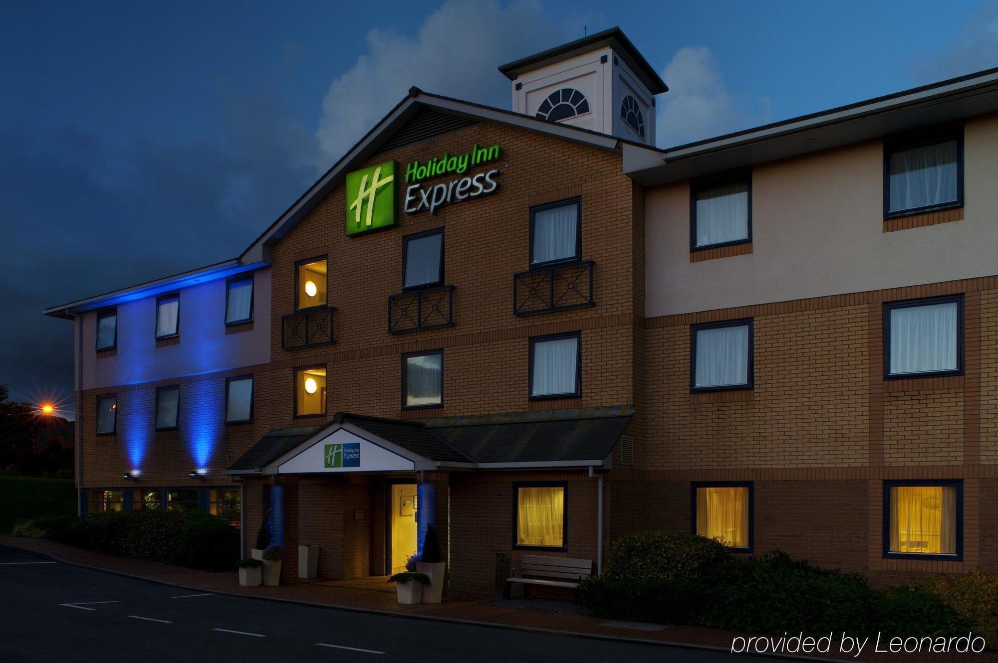 Holiday Inn Express Swansea East By Ihg Exterior photo