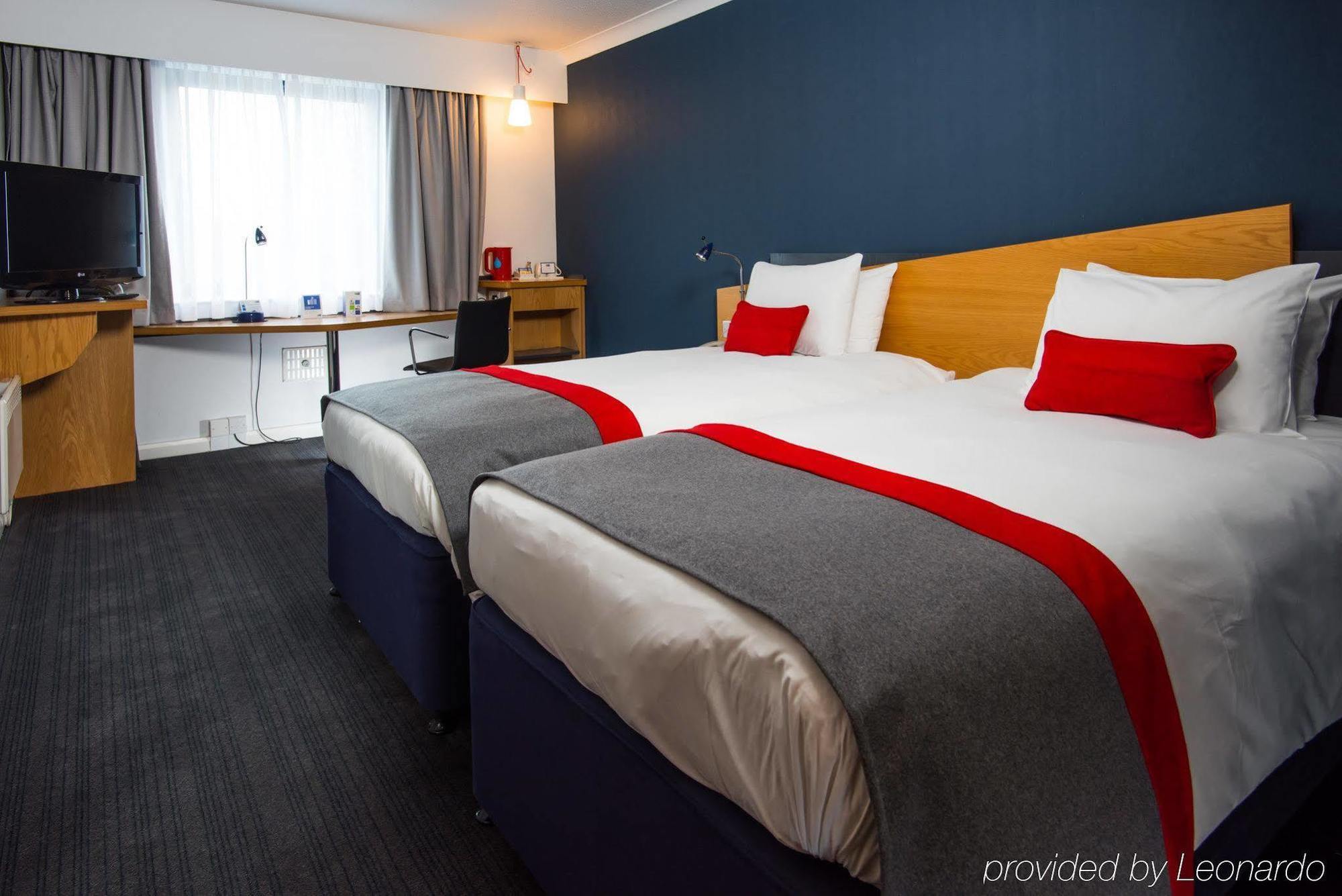 Holiday Inn Express Swansea East By Ihg Exterior photo