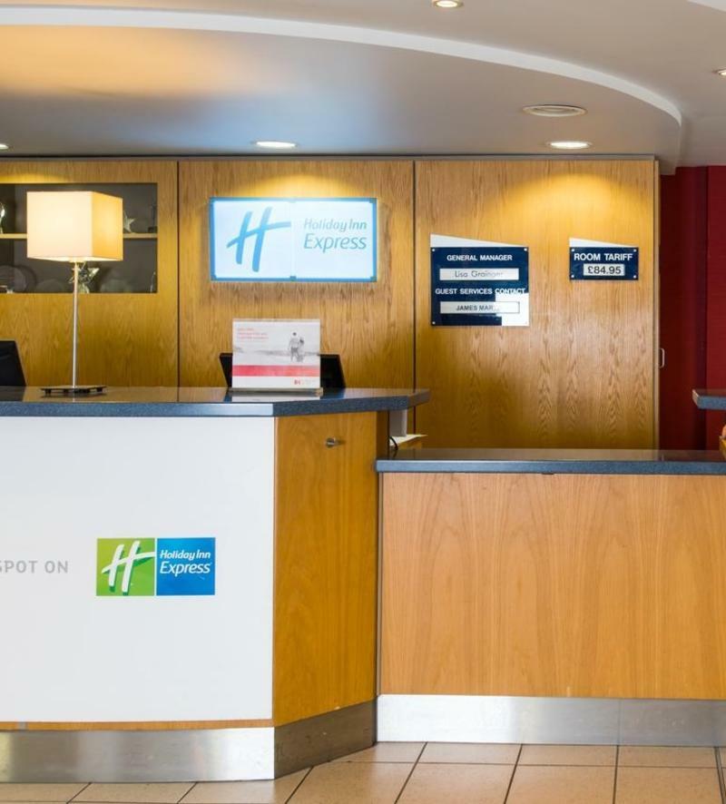 Holiday Inn Express Swansea East By Ihg Exterior photo